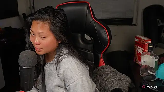 Snapshot of Bubbleliyah chatting on November 13, 9:30 am Bubbleliyah online show from November 13, 9:30 am