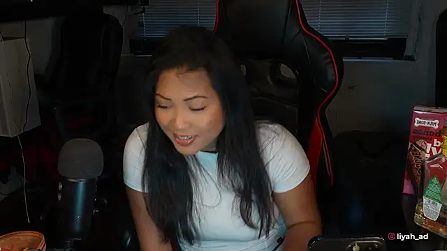 Snapshot of Bubbleliyah chatting on November 13, 9:36 pm Bubbleliyah online show from November 13, 9:36 pm