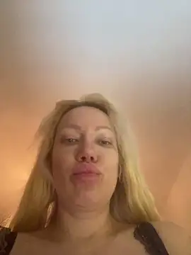 Snapshot of SofiaJoy chatting on October 27, 8:46 pm SofiaJoy online show from October 27, 8:46 pm