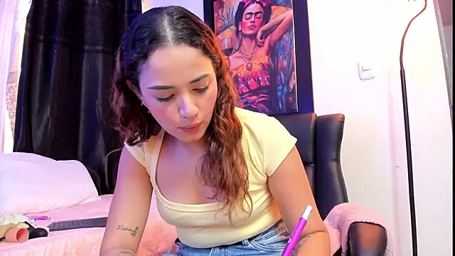 Snapshot of KimberlySaen chatting on April 15, 9:37 pm KimberlySaen online show from April 15, 9:37 pm