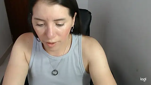 Snapshot of spicey_latina chatting on April 1, 8:39 pm spicey latina online show from April 1, 8:39 pm