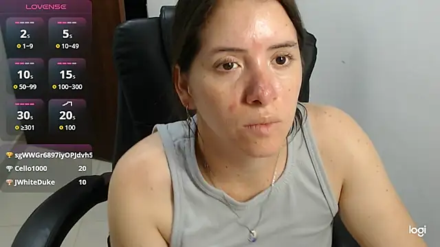 Snapshot of spicey_latina chatting on May 27, 1:57 am spicey latina online show from May 27, 1:57 am