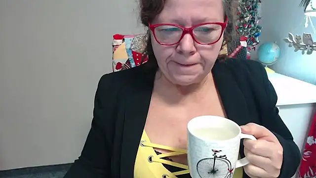 Snapshot of Adelewildx chatting on December 17, 4:45 am Adelewildx online show from December 17, 4:45 am