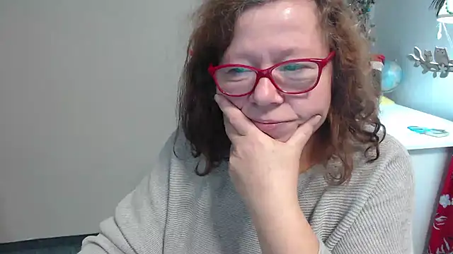 Snapshot of Adelewildx chatting on December 17, 8:01 am Adelewildx online show from December 17, 8:01 am