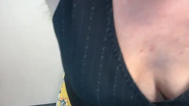 Snapshot of Adelewildx chatting on December 18, 5:59 am Adelewildx online show from December 18, 5:59 am