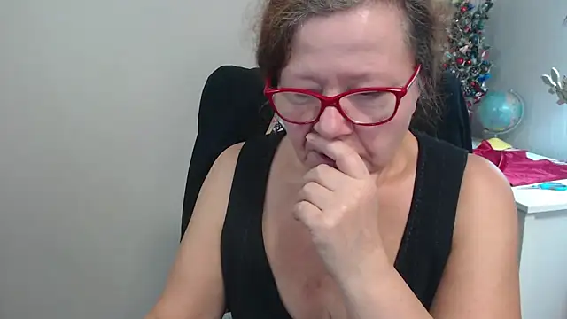 Snapshot of Adelewildx chatting on December 18, 9:04 am Adelewildx online show from December 18, 9:04 am