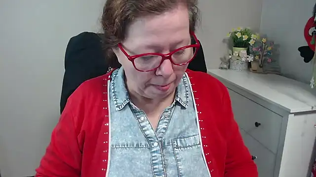 Snapshot of Adelewildx chatting on February 4, 4:37 am Adelewildx online show from February 4, 4:37 am