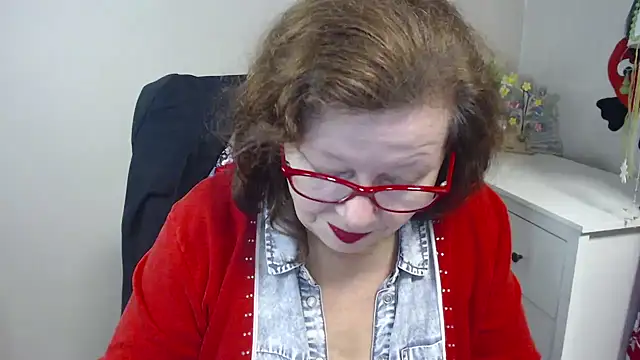 Snapshot of Adelewildx chatting on February 4, 7:40 am Adelewildx online show from February 4, 7:40 am