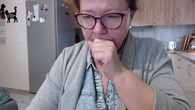 Snapshot of Adelewildx chatting on February 7, 10:29 am Adelewildx online show from February 7, 10:29 am