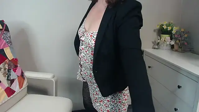 Snapshot of Adelewildx chatting on February 10, 8:09 am Adelewildx online show from February 10, 8:09 am