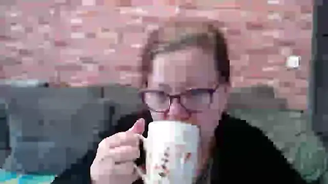Snapshot of Adelewildx chatting on February 28, 11:25 am Adelewildx online show from February 28, 11:25 am