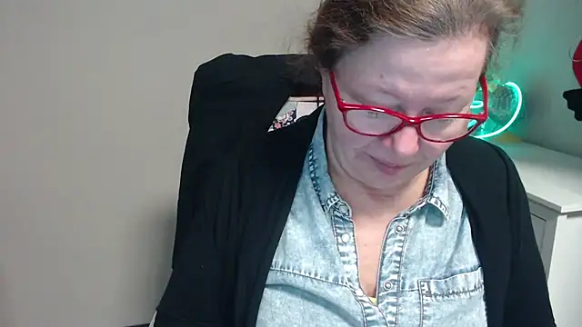 Snapshot of Adelewildx chatting on March 4, 4:06 am Adelewildx online show from March 4, 4:06 am