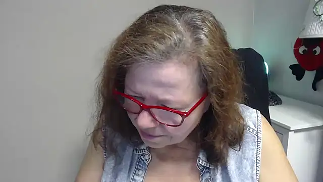 Snapshot of Adelewildx chatting on March 4, 10:13 am Adelewildx online show from March 4, 10:13 am