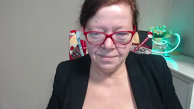 Snapshot of Adelewildx chatting on March 6, 4:30 am Adelewildx online show from March 6, 4:30 am