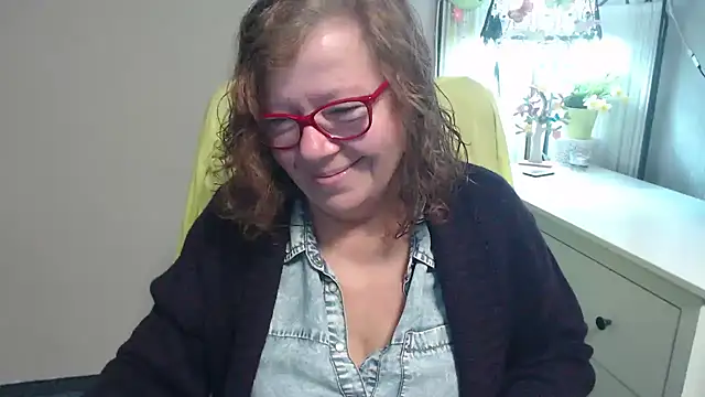 Snapshot of Adelewildx chatting on October 2, 2:51 am Adelewildx online show from October 2, 2:51 am