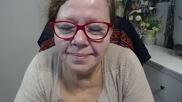 Snapshot of Adelewildx chatting on November 12, 4:13 am Adelewildx online show from November 12, 4:13 am