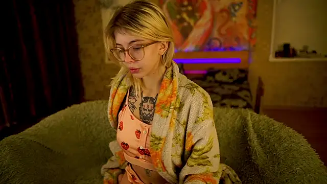 Allison Cuty online show from February 15, 11:36 pm