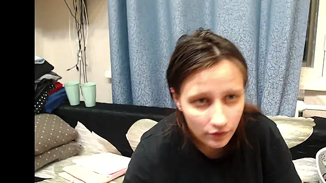 alisacucumber online show from February 18, 7:19 pm