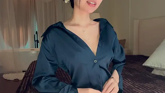 Snapshot of IsMiMi chatting on March 10, 2:05 am IsMiMi online show from March 10, 2:05 am