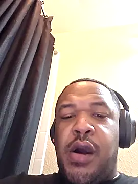 Snapshot of Oakcliffjacker chatting on January 6, 5:00 am Oakcliffjacker online show from January 6, 5:00 am