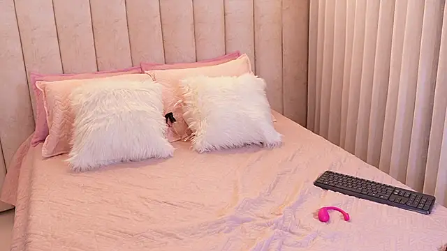 emyli sw  online show from November 9, 3:38 am