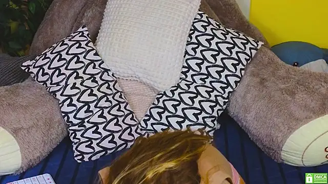 Snapshot of SuchArt_ chatting on January 7, 4:37 pm SuchArt online show from January 7, 4:37 pm