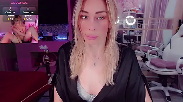 AnnieGOld  online show from October 11, 11:14 pm