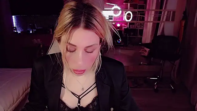 AnnieGOld  online show from January 6, 11:51 pm