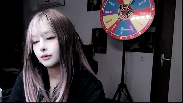 Snapshot of candy_cola chatting on February 14, 1:34 am candy cola online show from February 14, 1:34 am