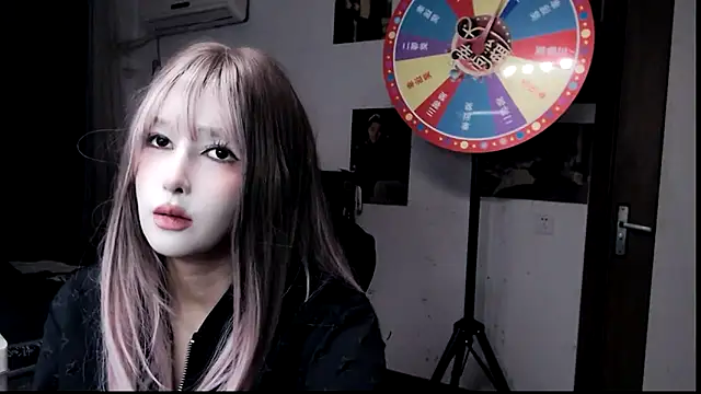 Snapshot of candy_cola chatting on February 15, 1:31 am candy cola online show from February 15, 1:31 am
