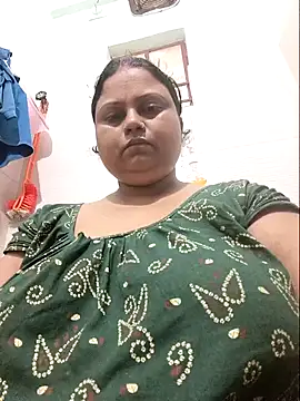 yourssoumi online show from February 11, 2:46 am