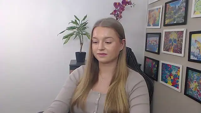 Snapshot of Mysteryerica chatting on January 15, 12:36 pm Mysteryerica online show from January 15, 12:36 pm