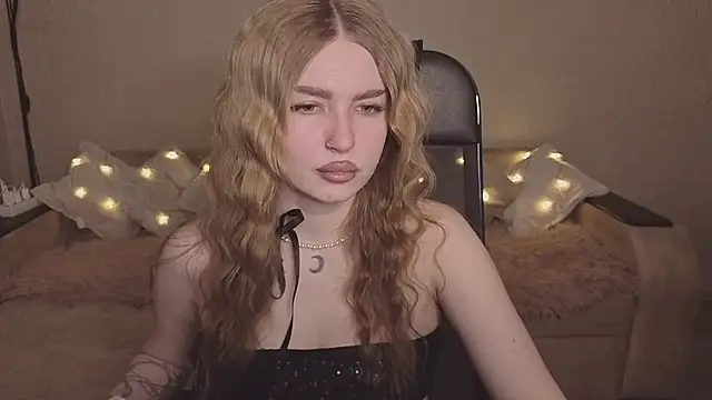 Snapshot of ViolettaLopez chatting on February 12, 3:18 pm ViolettaLopez online show from February 12, 3:18 pm