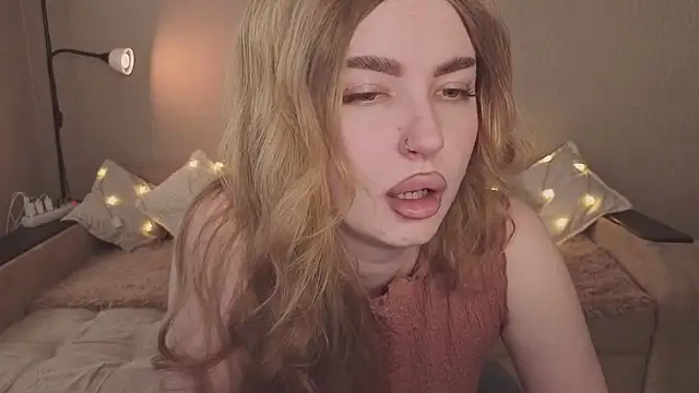 Snapshot of ViolettaLopez chatting on February 16, 9:27 am ViolettaLopez online show from February 16, 9:27 am