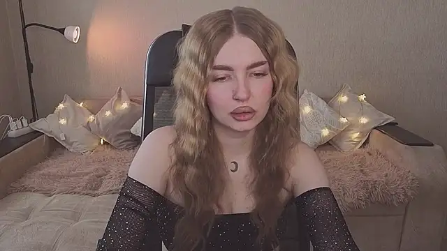 Snapshot of ViolettaLopez chatting on February 17, 12:56 pm ViolettaLopez online show from February 17, 12:56 pm