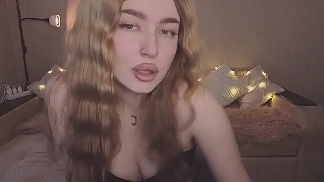 Snapshot of ViolettaLopez chatting on February 19, 1:18 pm ViolettaLopez online show from February 19, 1:18 pm