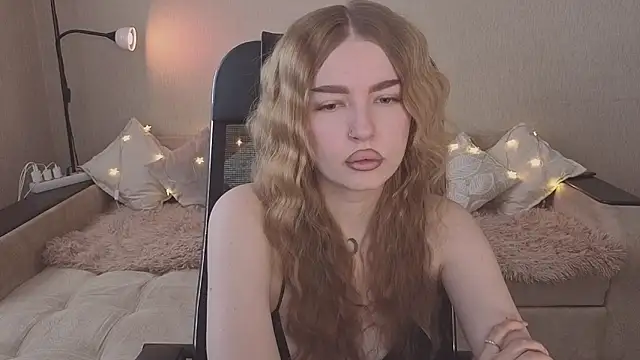 Snapshot of ViolettaLopez chatting on February 20, 12:27 pm ViolettaLopez online show from February 20, 12:27 pm