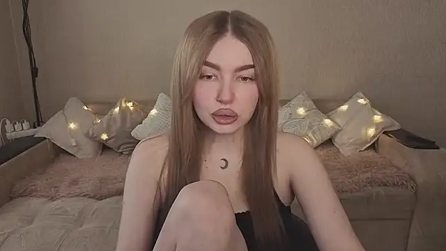 Snapshot of ViolettaLopez chatting on March 2, 1:29 pm ViolettaLopez online show from March 2, 1:29 pm