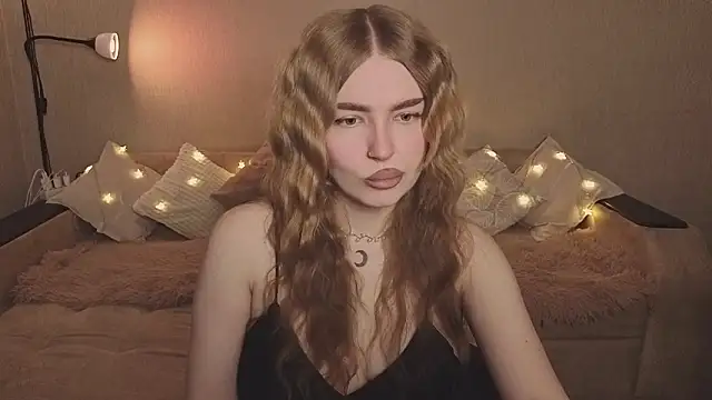 Snapshot of ViolettaLopez chatting on March 3, 3:29 pm ViolettaLopez online show from March 3, 3:29 pm