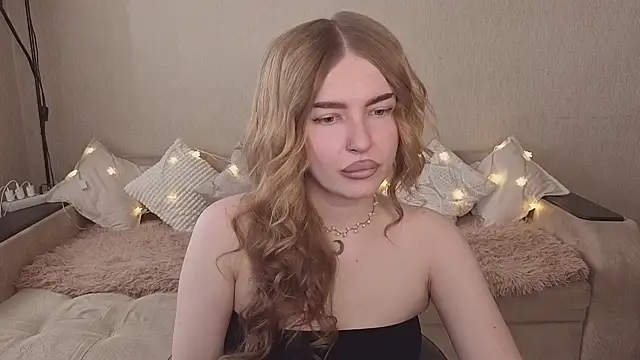 Snapshot of ViolettaLopez chatting on March 14, 12:32 pm ViolettaLopez online show from March 14, 12:32 pm