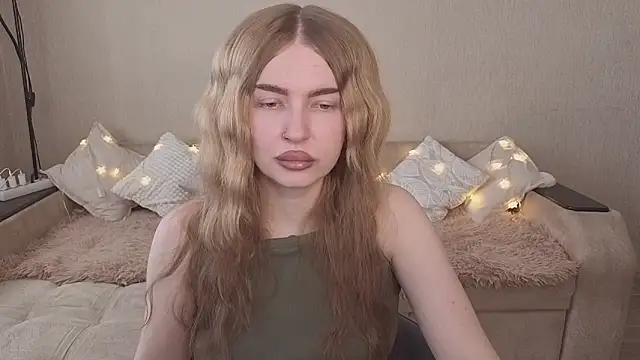 Snapshot of ViolettaLopez chatting on March 15, 12:22 pm ViolettaLopez online show from March 15, 12:22 pm