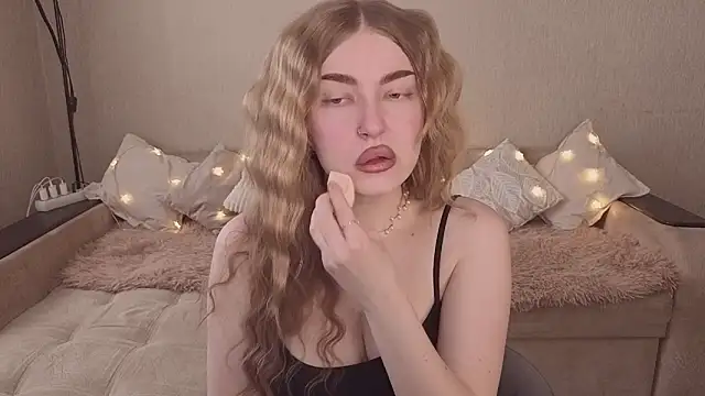 Snapshot of ViolettaLopez chatting on March 20, 12:54 pm ViolettaLopez online show from March 20, 12:54 pm