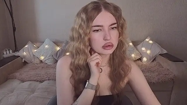 Snapshot of ViolettaLopez chatting on March 23, 2:21 pm ViolettaLopez online show from March 23, 2:21 pm