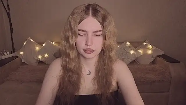 Snapshot of ViolettaLopez chatting on March 25, 4:02 pm ViolettaLopez online show from March 25, 4:02 pm