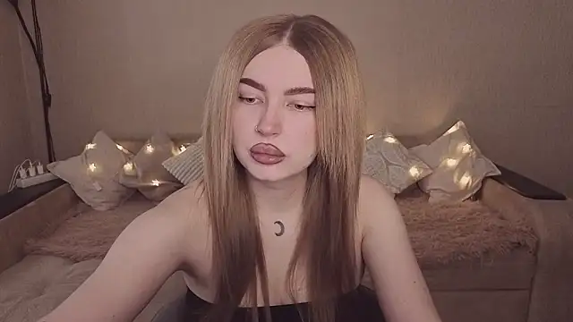 Snapshot of ViolettaLopez chatting on March 28, 2:27 pm ViolettaLopez online show from March 28, 2:27 pm