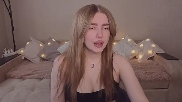 Snapshot of ViolettaLopez chatting on April 10, 1:27 pm ViolettaLopez online show from April 10, 1:27 pm