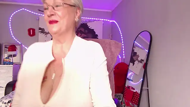 LaylaMilf online show from December 20, 9:16 am