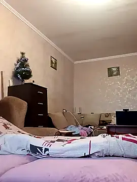 Amy August online show from December 15, 9:03 am
