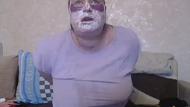 Amy August online show from February 6, 10:04 am