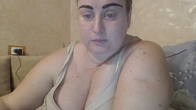 Amy August online show from February 6, 4:58 pm